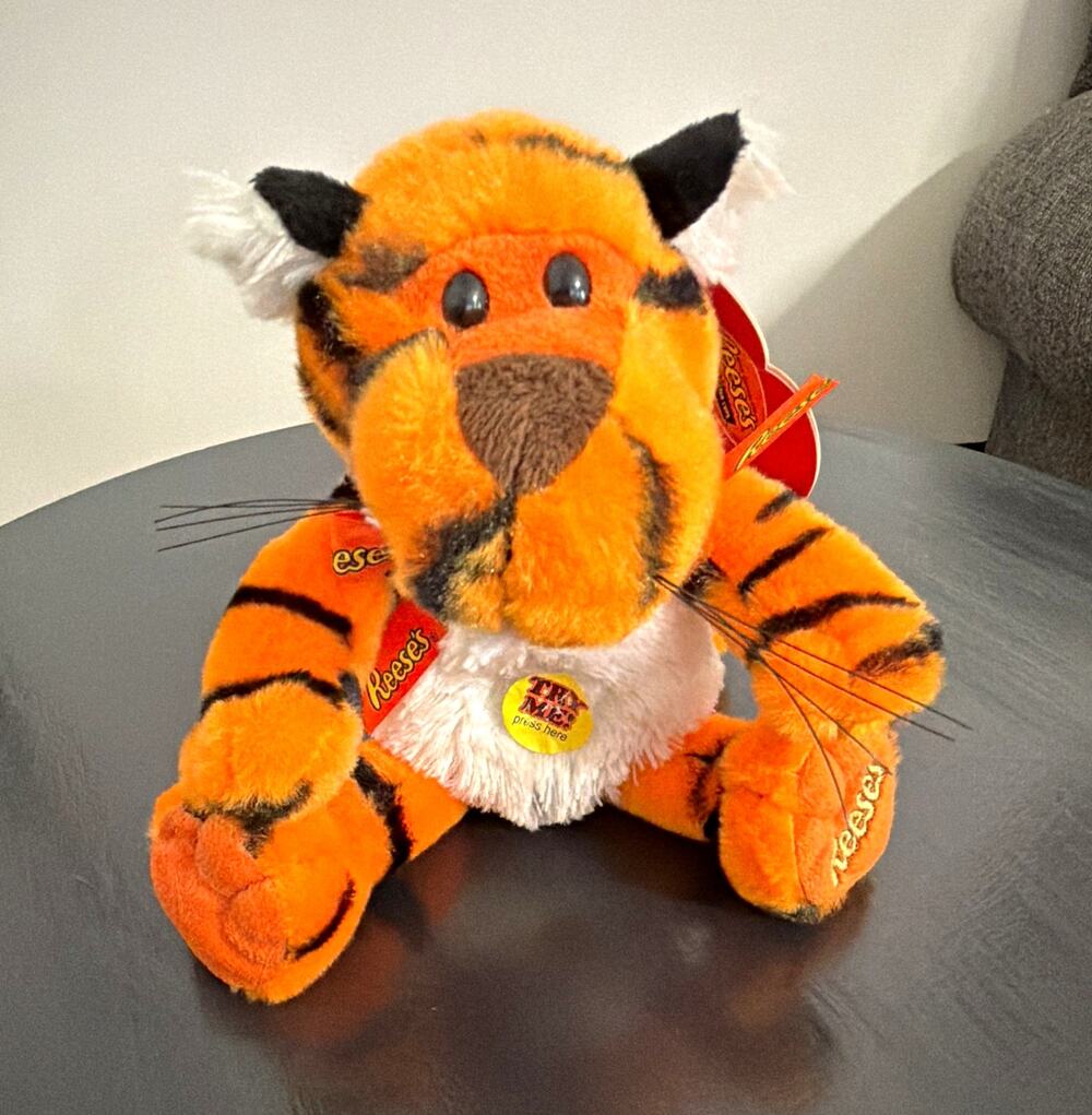 Reese's Plush Tiger Stuffed Animal Toy w/ Heart Tag, Galerie Tag